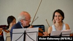 Gidon Kremer și Aliona Baeva în repetiție la Academia Kronberg