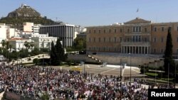 Сторонники Компартии Греции у здания паламента в Афинах. 26 сентября 2012 года