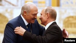 Аляксандар Лукашэнка і Уладзімір Пуцін, архіўнае фота