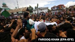 Kashmiri villagers carry the body of slain rebel in Kulgam some 65 kilometers south of Srinagar, the summer capital of Indian Kashmir on July 25.