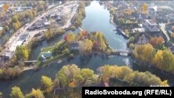 У селі Козин під Києвом живе багато українських політиків та наближених до влади осіб