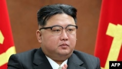 Лідер КНДР Кім Чен Ин закликав до «приголомшливої» військової готовності, щоб впоратися з тим, що він назвав конфронтаційними кроками 