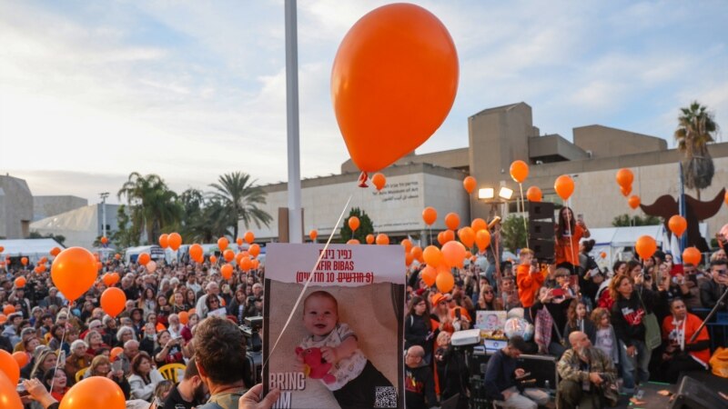 بادکنک‌های نارنجی در «غمگین‌ترین مراسم تولد»؛ نوزاد گروگان حماس یک‌ساله شد