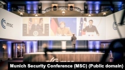 Президент США Джо Байден, канцлер Германии Ангела Меркель и президент Франции Эммануэль Макрон на Мюнхенской конференции по безопасности