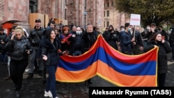 Акция протеста с требованием отставки премьер-министра Армении Никола Пашиняна в центре Еревана, 8 декабря 2020 года