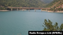 Lacul Uiman de la Zubin Potok. 