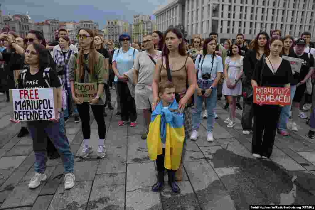 28 липня в Україні – День пам’яті загиблих у полоні захисників і захисниць України, учасників добровольчих формувань та цивільних осіб, яких стратили чи закатували в полоні. Акція пам’яті на Майдані Незалежності в Києві. Липень 2025 року