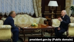 Imagine publicată pe site-ul președinției din Belarus, în care apare Igor Dodon în dialog cu Aleksandr Lukașenko la Minsk, pe 26 mai
