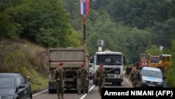 Ushtarët e KFOR-it duke patrulluar në pikën kufitare të Jarinjës në veri të Kosovës. Shtator, 2021.