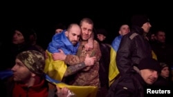 Україна і Росія 3 січня повідомили про перший за близько пів року великий обмін полоненими. Київ зміг повернути 230 військових і цивільних
