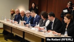 Главной целью объединения оппозиционные партии провозгласили смену власти и возвращение Грузии на путь евроатлантической интеграции. 