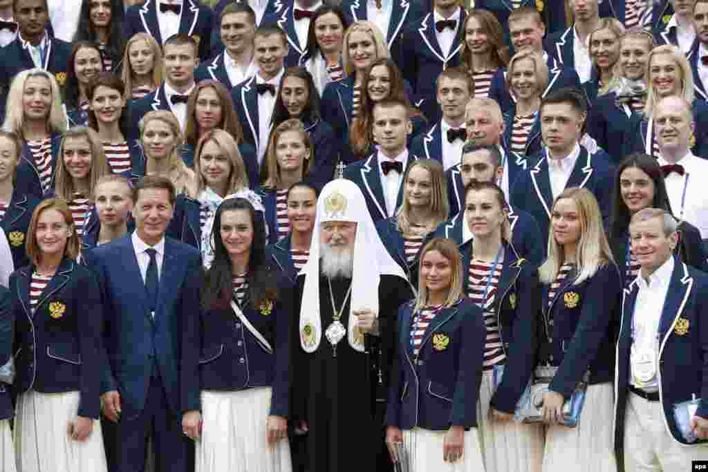 Патриарх Кирилл напутствует Олипийскую сборную России в Успенском соборе Москвы. 27 июля 2017 года.