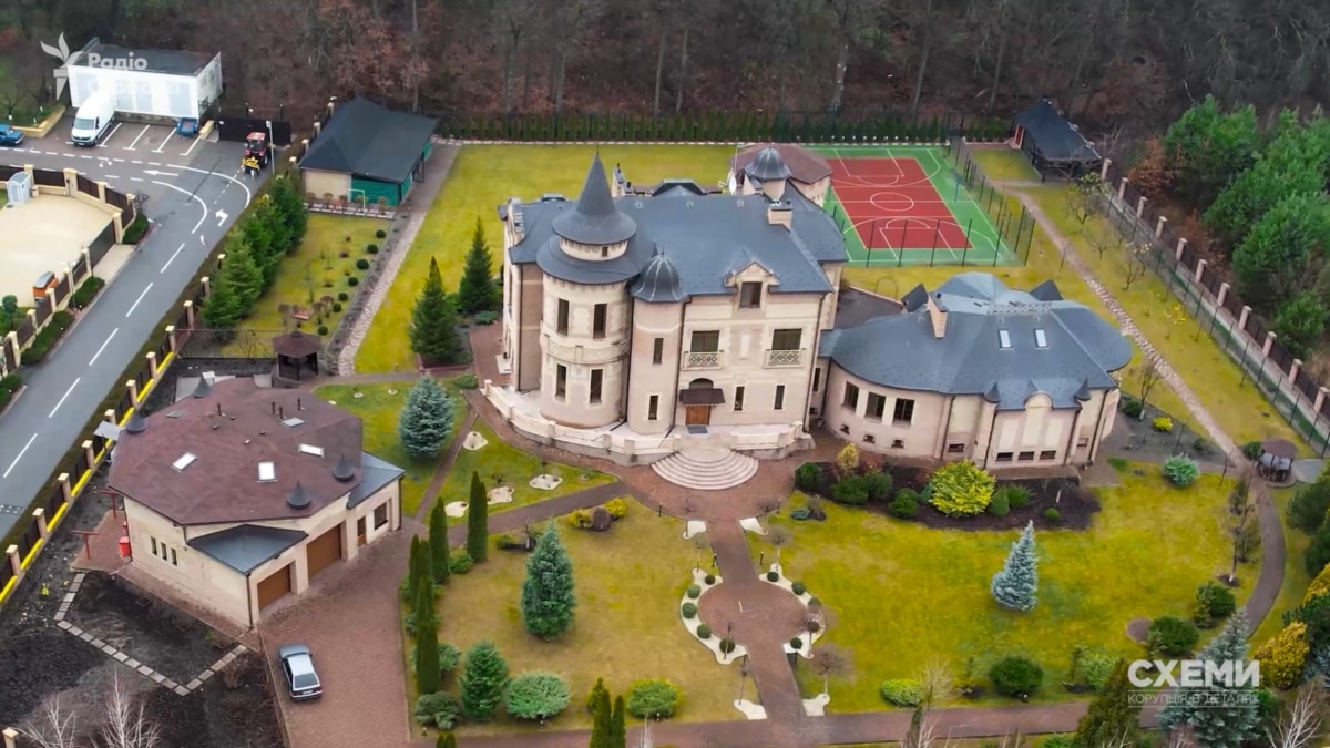 «Схеми» знайшли родинний бізнес нардепа від «ОПЗЖ» в Криму, який зводить там «іміджеві» для Путіна дороги