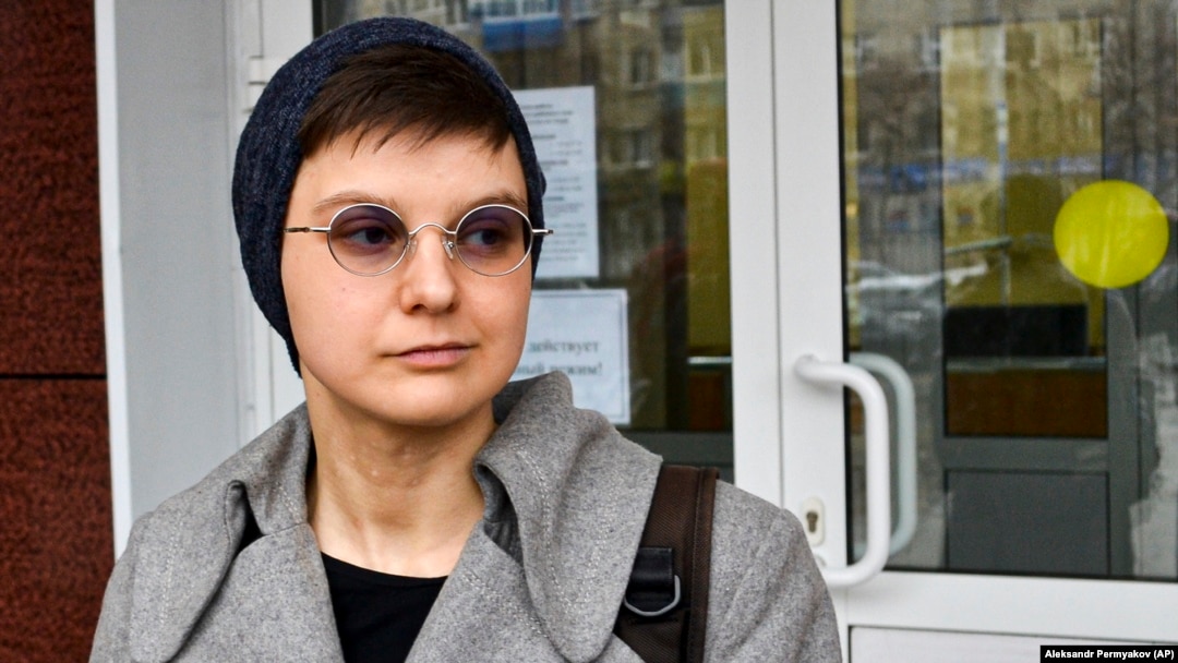 Yulia Tsvetkova leaves after a court session in Komsomolsk-on-Amur in April 2021.
