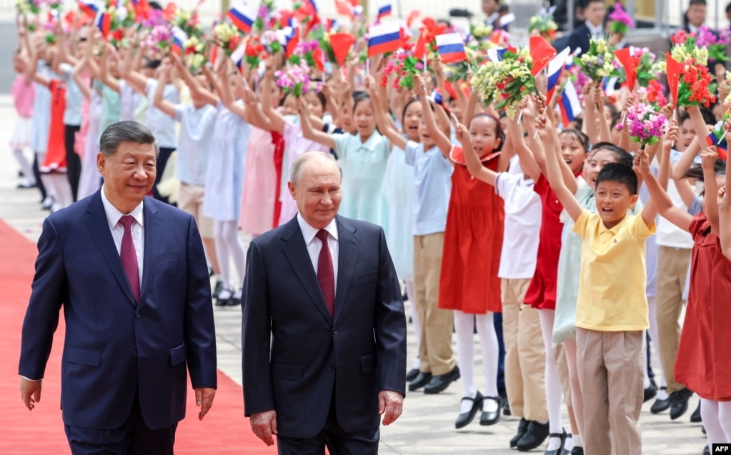 Сі Цзіньпін та Володимир Путін під час офіційного візиту глави Росії до Пекіну 20 травня 2026 року