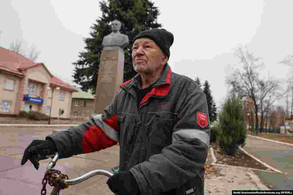 &laquo;Він в нас народився, алея ще тут, він в мене записаний (&laquo;Щедрик&raquo;), вже старий не памʼятаю, там хороші слова&raquo;, &ndash; говорить 85-річний Анатолій&nbsp; &nbsp;