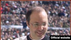 Епископ Марко Фризина утверждает, что рок в его опере будет звучать в Аду, а грегорианские хоралы — в Чистилище