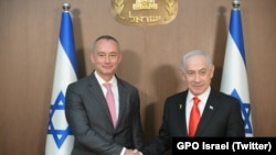 Diplomati bullgar, Nikolay Mladenov, dhe kryeministri izraelit, Benjamin Netanyahu.