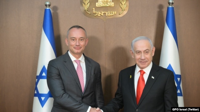 Diplomati bullgar, Nikolay Mladenov, dhe kryeministri izraelit, Benjamin Netanyahu.