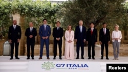 Liderii G7 pozează înainte de un summit din Puglia, Italia, pe 13 iunie.