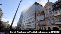 Наслідки російської атаки по будівлі, у якій розташована клініка «Добробут». Київ, 28 вересня 2026 року