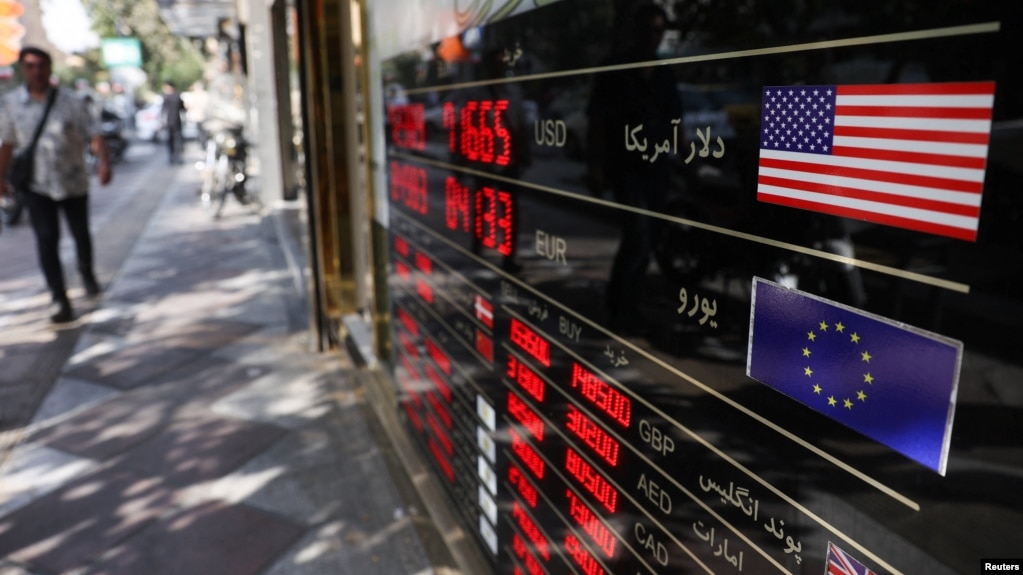 دور تازهٔ اعتراضات در ایران توسط بازاریان و در اعتراض به نوسانات شدید قیمت دلار و بحران‌های اقتصادی در کشور آغاز شد