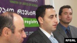 გიორგი ვაშაძე (ცენტრში)