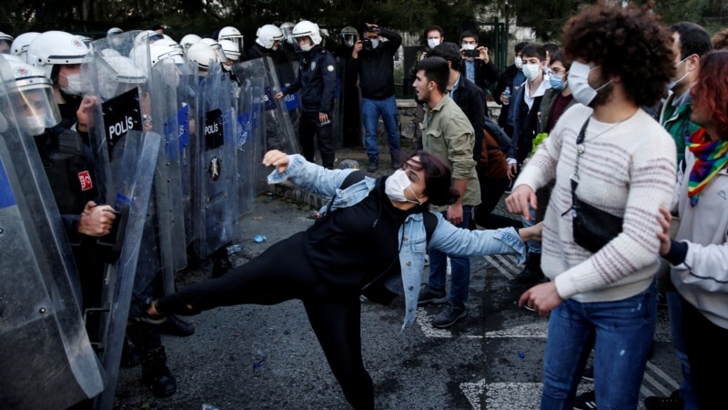 Ердоган ги „осуди како терористи“ студентите од протестот во Истанбул
