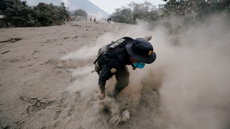 Opozita në Guatemalë: Agjencia për Emergjenca anashkaloi paralajmërimet për vullkan
