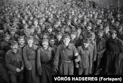 Mađarski vojni zatvorenici koje su zarobile sovjetske trupe. Mađarska vlada se bila priklonila nacističkoj Njemačkoj tokom II svjetskog rata.