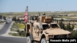 Сириядағы АҚШ әскерилері мінген техника