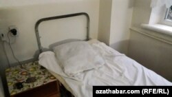 Түркіменстандағы ауруханалардың біріндегі палата. Көрнекі сурет.