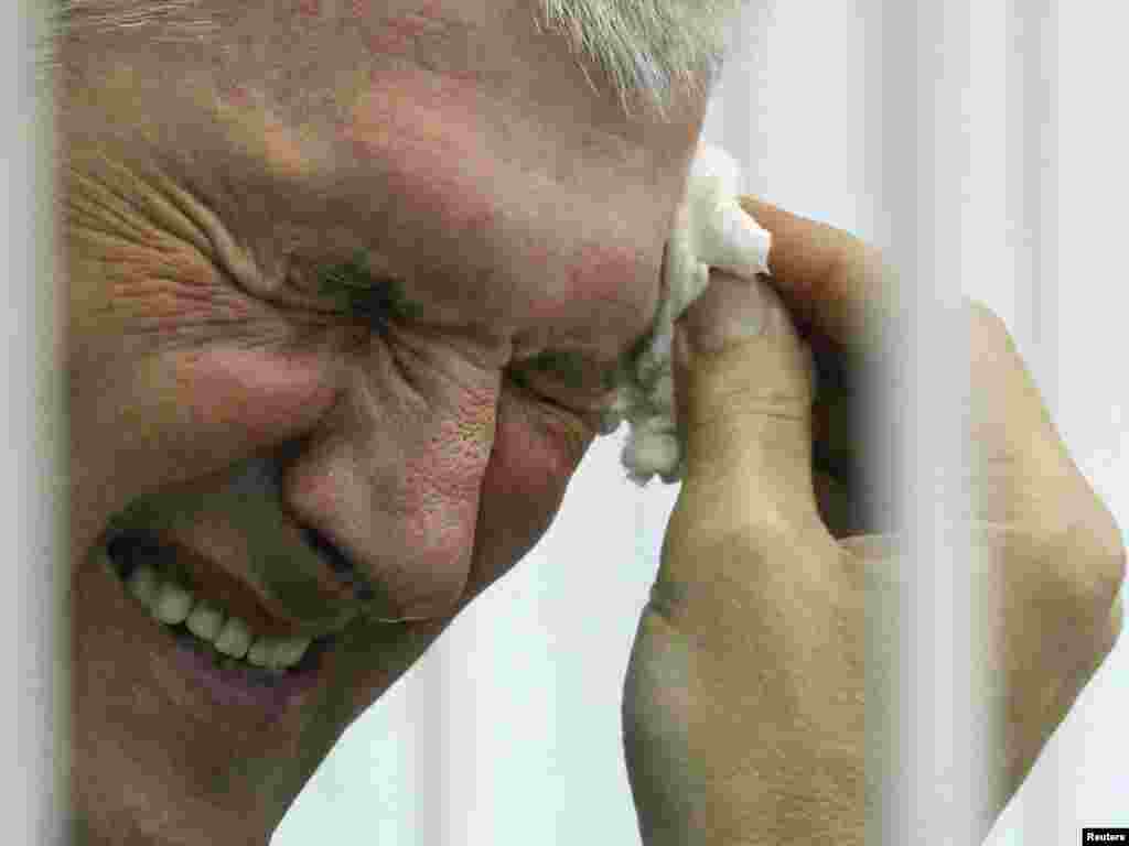 Jailed former Yukos executive and Mikhail Khodorkovsky cohort Platon Lebedev wipes sweat from his brow while in court for an ill-fated parole request in Velsk on July 27. Photo by Tatyana Makeyeva for Reuters