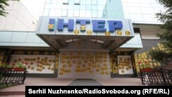 9 травня націоналістичні організації пікетували будівлю телеканалу «Інтер» у Києві, звинувачуючи телеканал в антиукраїнській позиції