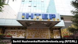 9 травня націоналістичні організації пікетували будівлю телеканалу «Інтер» у Києві