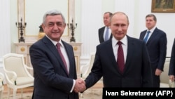 RUSSIA -- Russian President Vladimir Putin (R) meets with Armenia's President Serzh Sargsyan in Moscow on November 15, 2017.