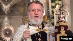 Armenia - Catholicos Garegin II holds a Christmas Mass at the Echmiadzin cathedral of the Armenian Apostolic Church, 6Jan2014.