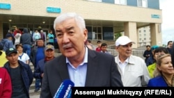 Амиржан Косанов во время голосования на избирательном участке в Нур-Султане, 9 июня 2019 года.
