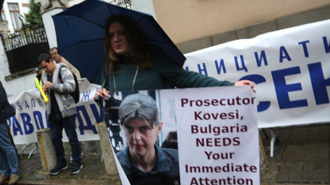 Протестиращи срещу Иван Гешев