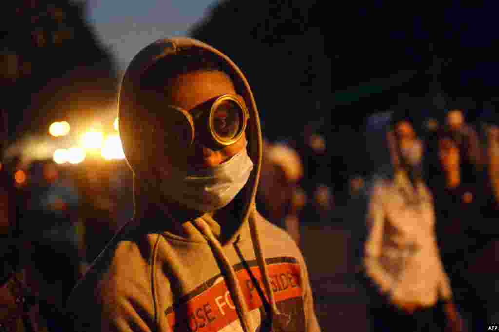 A protester wears glasses for protection against tear gas during an antigovernment rally in Cairo&#39;s Tahrir Square. (AFP/Khaled Desouki)