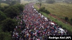 کاروان مهاجرانی که در مکزیک متوقف شده‌اند