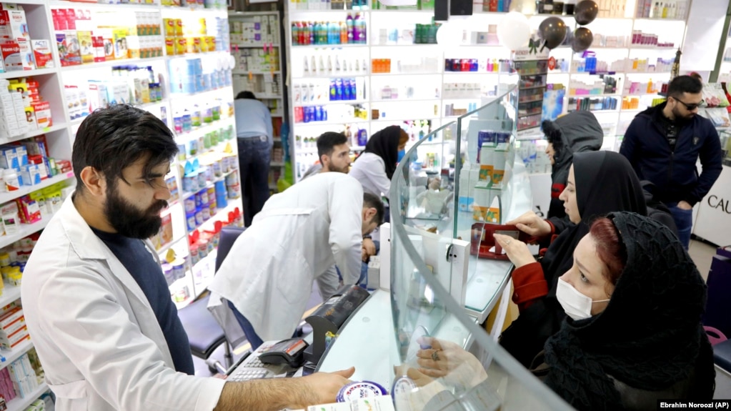  تولید دارو در ایران با بحران عدم تأمین نقدینگی برای تهیه مواد اولیه کارخانجات تولیدی روبرو است