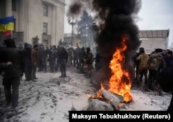 Protest în fața Parlamentului unde se discută recunoașterea Rusiei ca stat agresor.