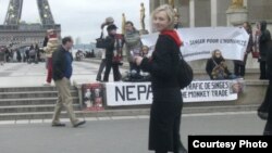Хайван хокукларын яклаучы Наталья Клузо Париждагы урам чараларының берсендә