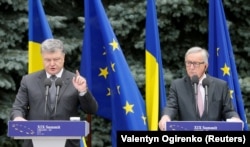 Ukrainian President Petro Poroshenko and European Commission President Jean-Claude Juncker attend a joint news conference following the opening of the EU-Ukraine summit in Kyiv on July 13.