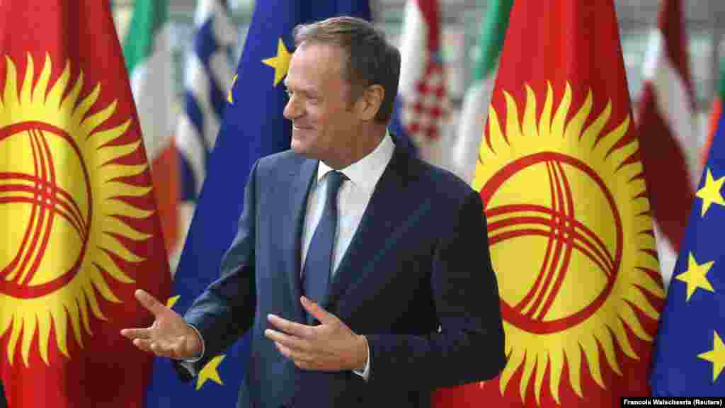 АЛБАНИЈА - Претседателот на Европскиот совет Доналд Туск денеска во Тирана ја почна турнејата по Западен Балкан во текот на која до 27 април ќе ги посети и Подгорица, Белград, Приштина, Сараево и Скопје.