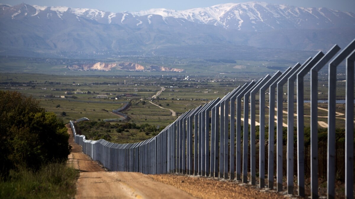 Russian border. Граница. Пограничный забор в горах. Граница фото. Границы стран фото.