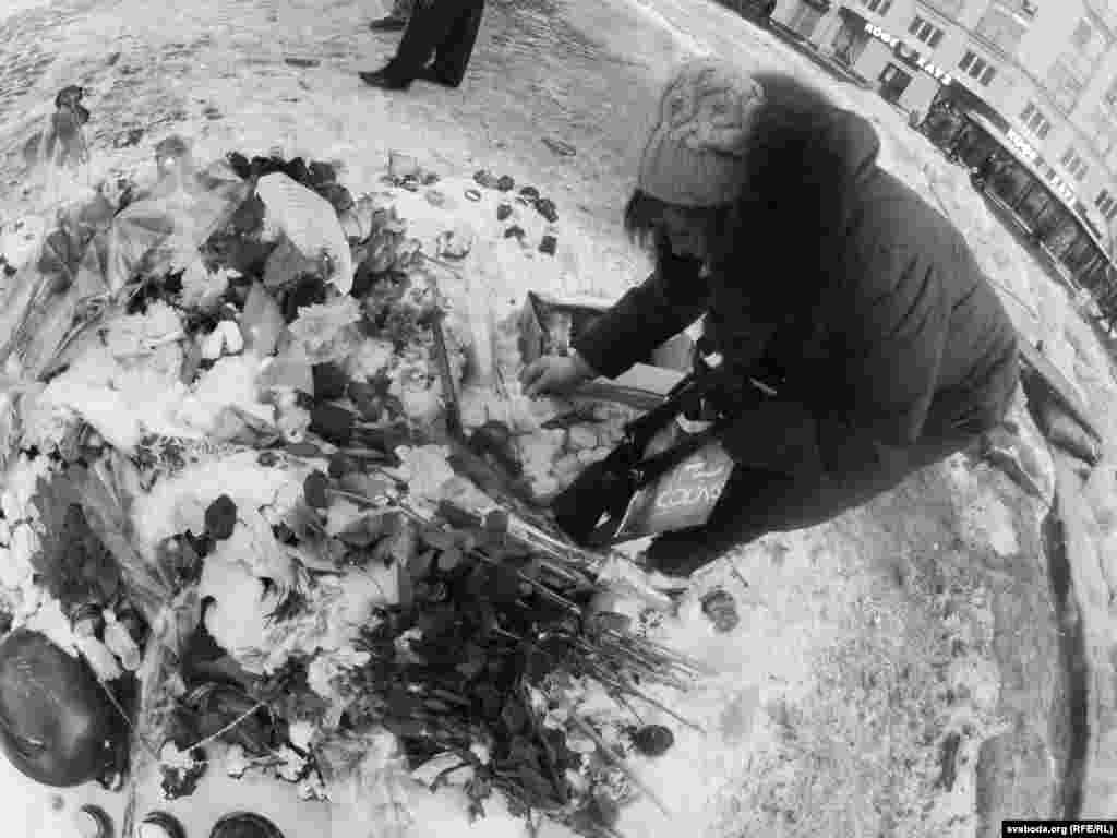 Një memorial i vogël në nderim të viktimave të dhunës.&nbsp;