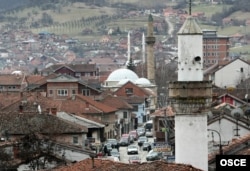 Вид на город Нови-Пазар в Сербии.