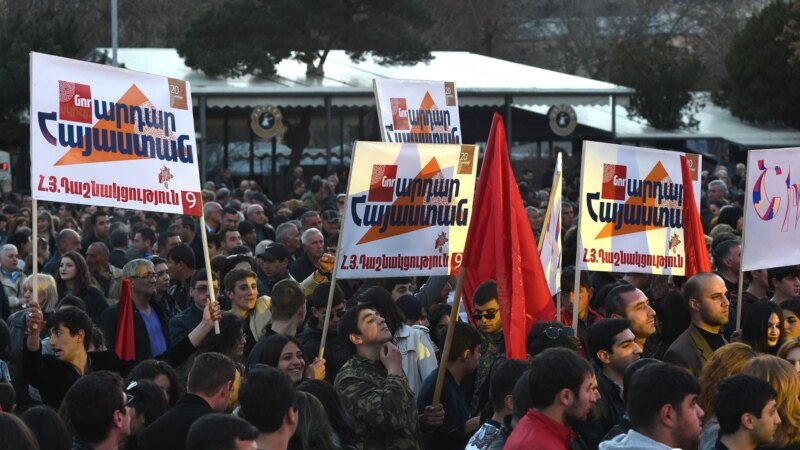 Dashnak Rally Draws Thousands In Yerevan